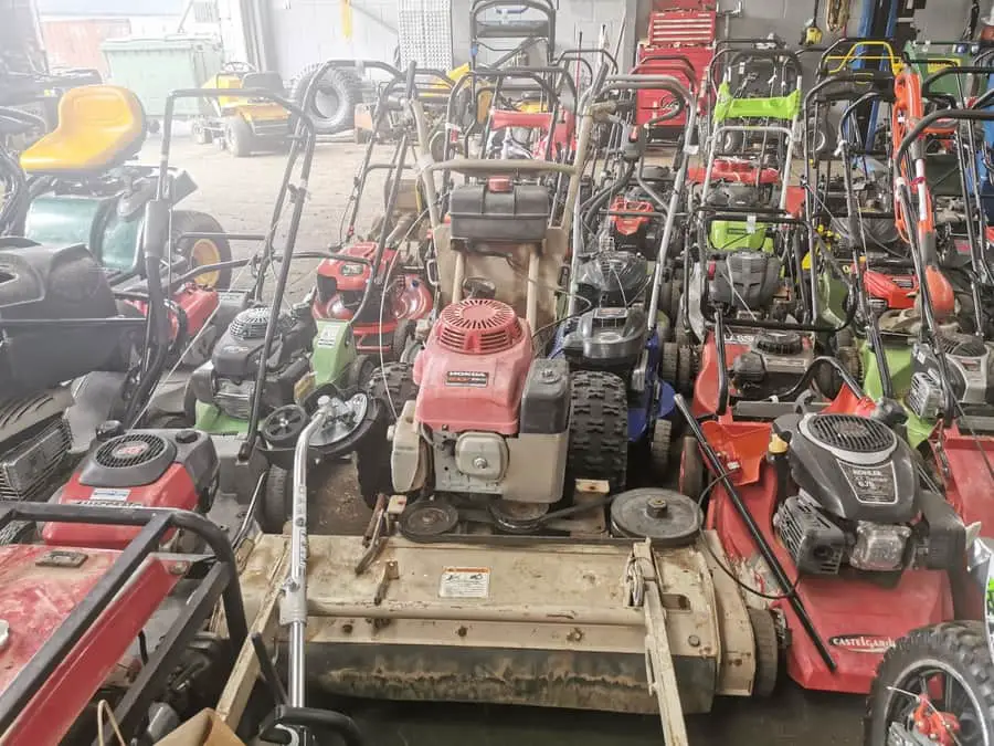 Are Lawn Mower Blades Universal? A Clear Explanation