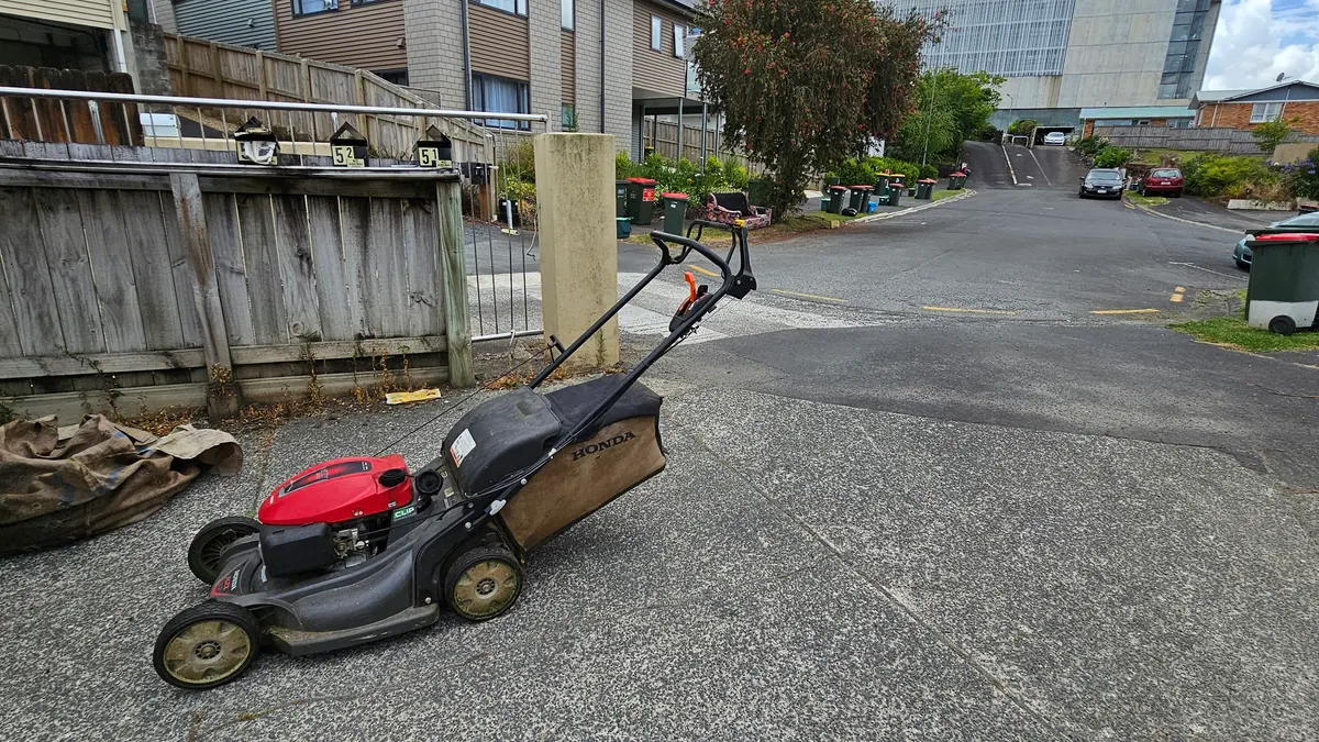 Mower parked on the driveway before the job