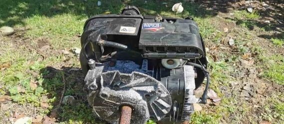 Lawn Mowing engine without oil PV