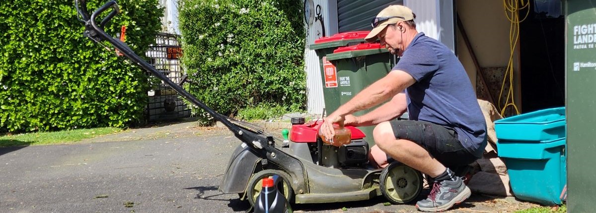 How Much Oil to Put in a Lawn Mower?