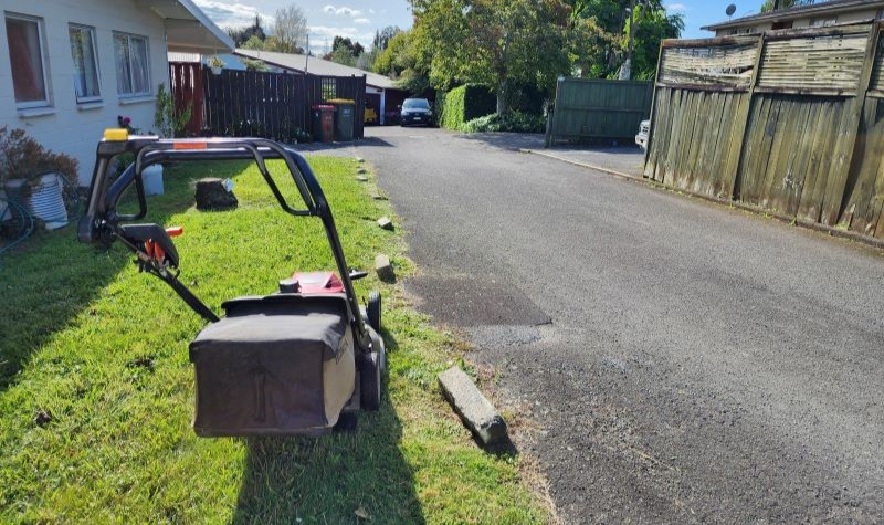 how much oil to put in a lawn mower